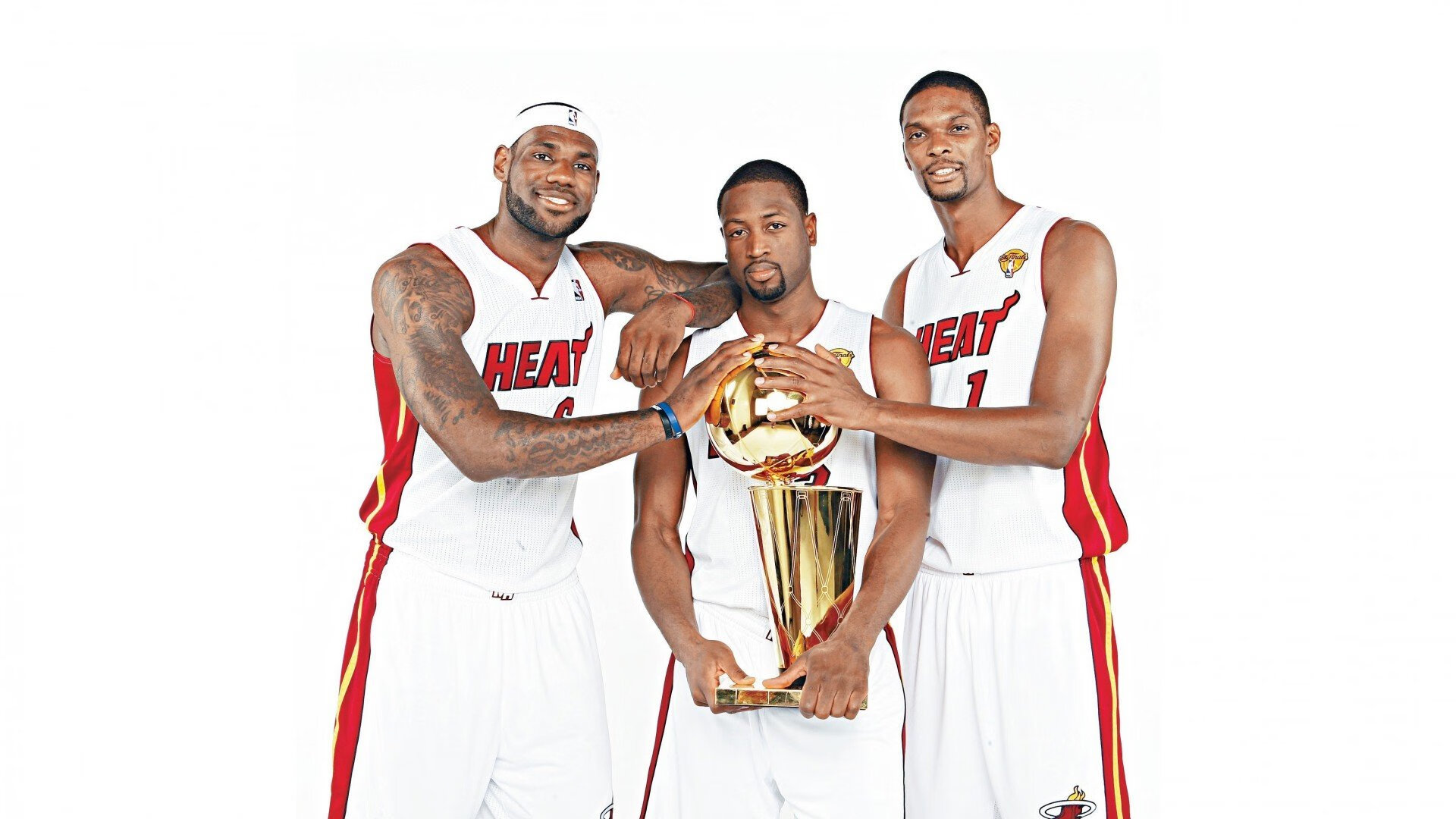 湖人翻盘太阳,系列赛焦点战中詹姆斯带伤作战,湖人官宣詹姆斯