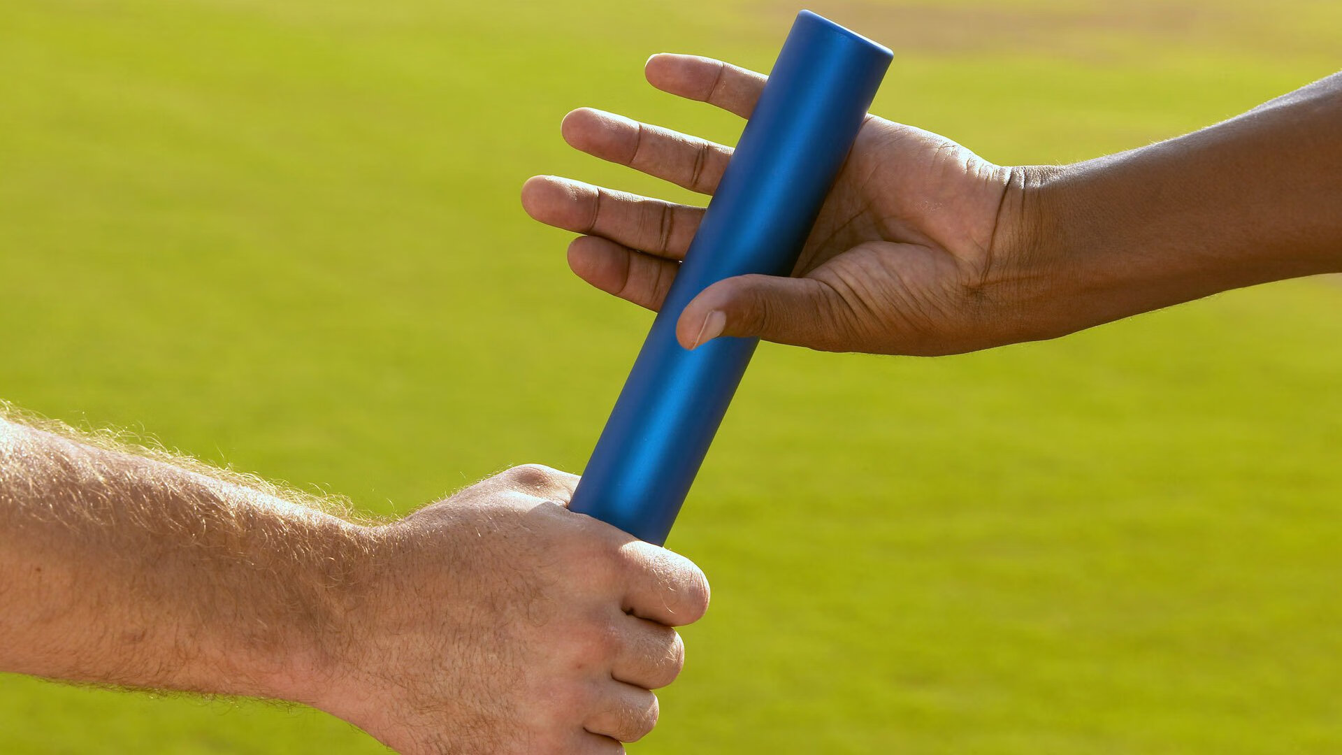 锦标赛上,一支球队夺魁,成为最耀眼的明星,锦标赛第一名是什么运动员