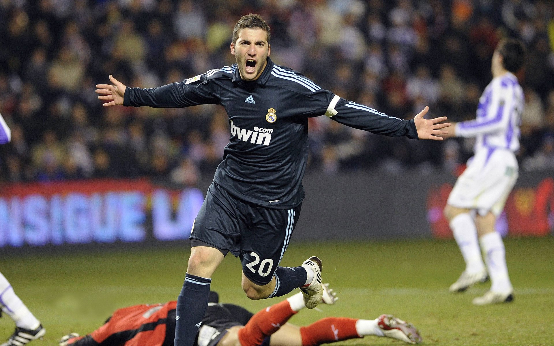 意甲瞬间：那一脚天外飞仙的精彩破门，意甲出场